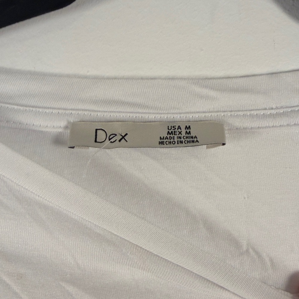 NWT Dex White Tee with Floral Pocket Design - Picture 6 of 7